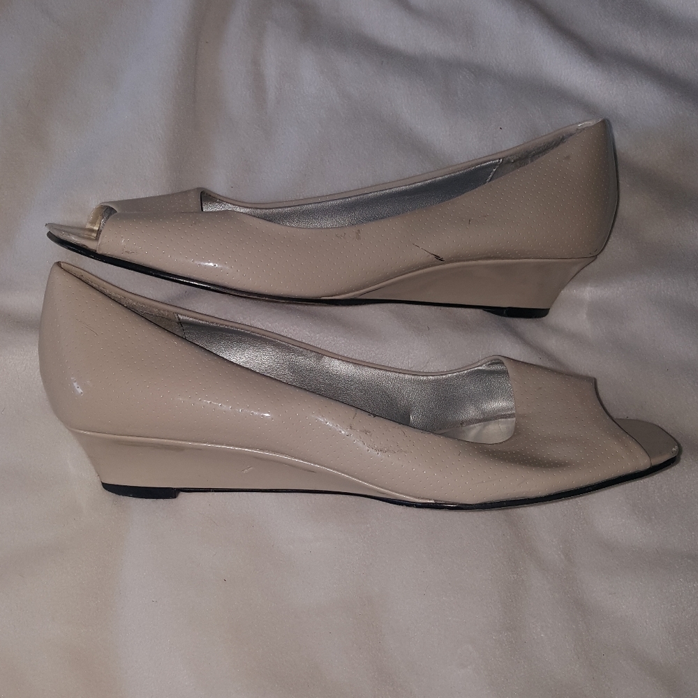 East 5th Street tan preferred leather shoes size 8